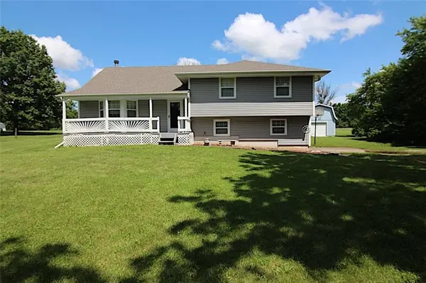 23715 S Chadwick DR, Peculiar, MO 64078