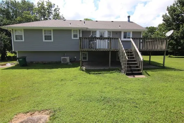 23715 S Chadwick DR, Peculiar, MO 64078