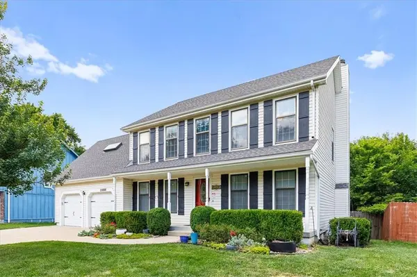 15808 W 148th TER, Olathe, KS 66062