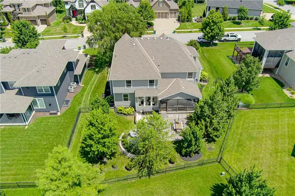 9405 W 163rd PL, Overland Park, KS 66085