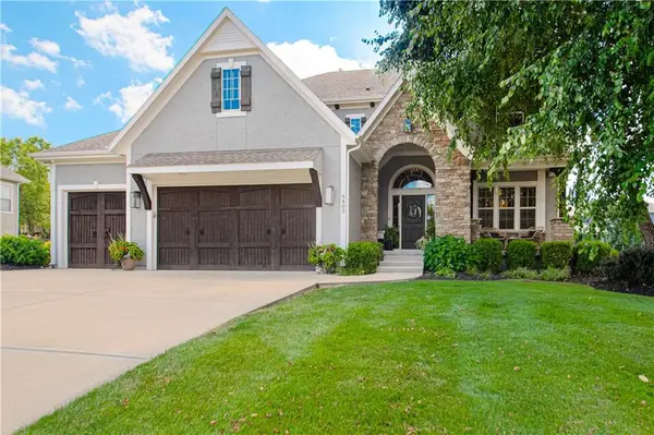 9405 W 163rd PL, Overland Park, KS 66085