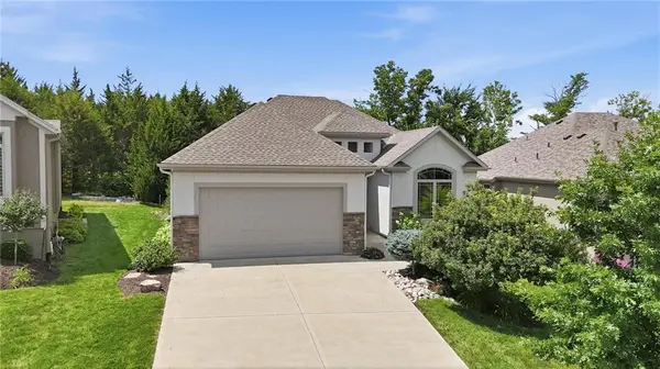9892 Hollis LN, Lenexa, KS 66227