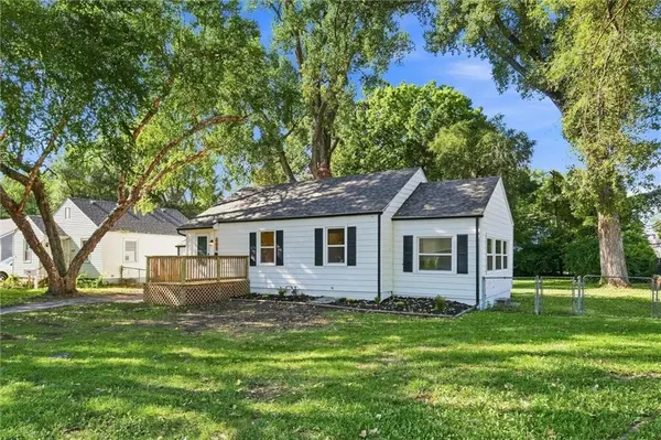 400 W 86th TER, Kansas City, MO 64114