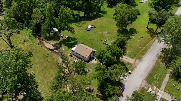 216 W Marshall ST, El Dorado Springs, MO 64744
