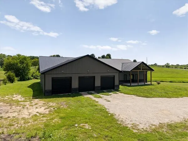 20691 Kansas AVE, Tonganoxie, KS 66086