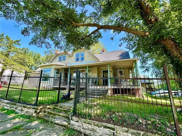 409 E Spring ST, El Dorado Springs, MO 64744
