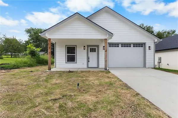 912 Chestnut AVE, Osawatomie, KS 66064