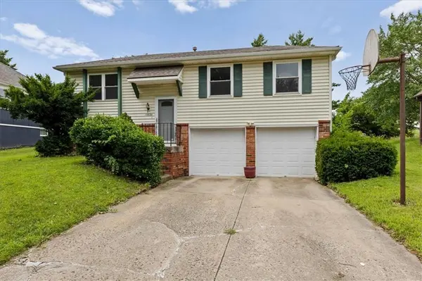 13020 S Sycamore ST, Olathe, KS 66062