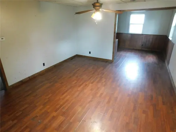 807 W 5th ST, Pittsburg, KS 66762