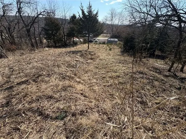 38 Cedar DR, Linn Valley, KS 66040