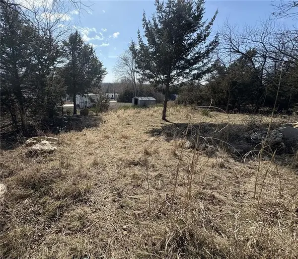 38 Cedar DR, Linn Valley, KS 66040