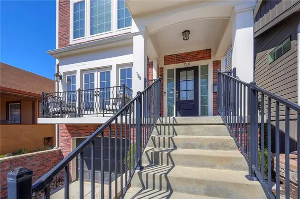 716 W 45th ST, Kansas City, MO 64111
