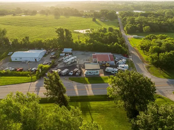 23621 S 291 HWY, Harrisonville, MO 64701