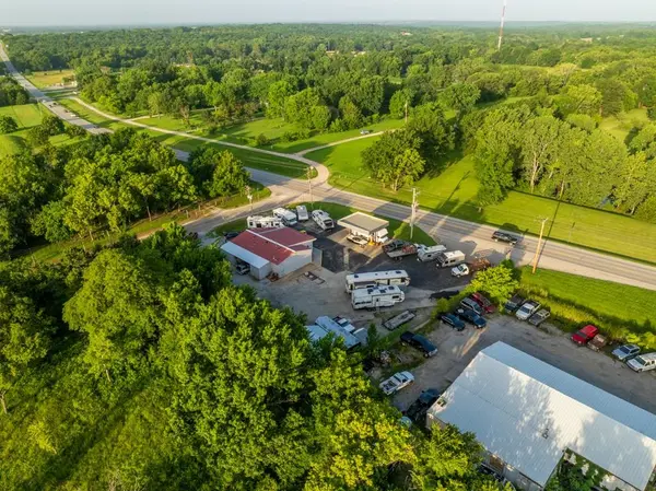 23621 S 291 HWY, Harrisonville, MO 64701