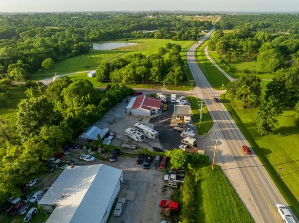 23621 S 291 HWY, Harrisonville, MO 64701