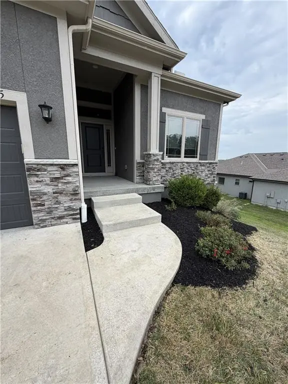 1605 NW 59th ST, Kansas City, MO 64118
