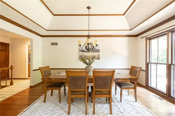 9819 Howard RD, Lee's Summit, MO 64086
