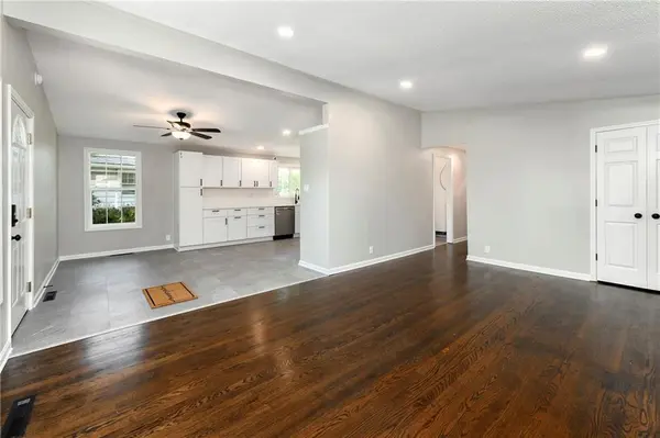 7132 Parallel Pkwy, Kansas City, KS 66112