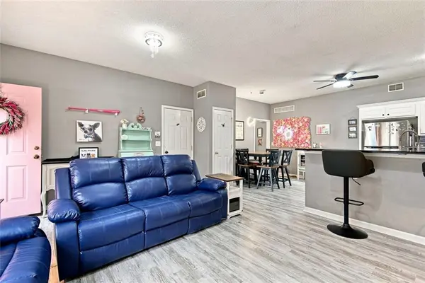 724 S Woodson LN, Gardner, KS 66030