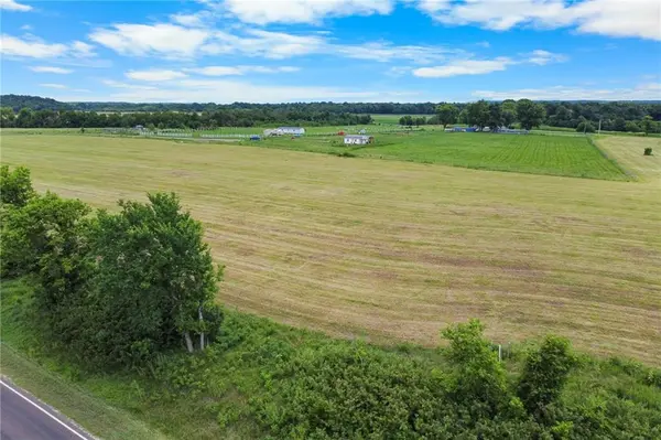 4742 Davis LN, Lane, KS 66042