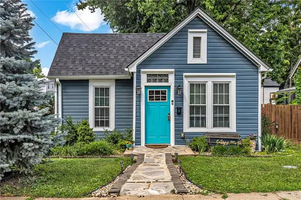 4118 Roanoke RD, Kansas City, MO 64111