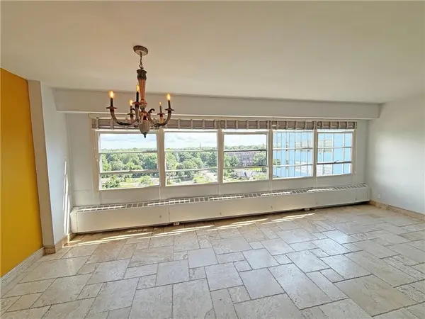 333 W Meyer BLVD #1215, Kansas City, MO 64113