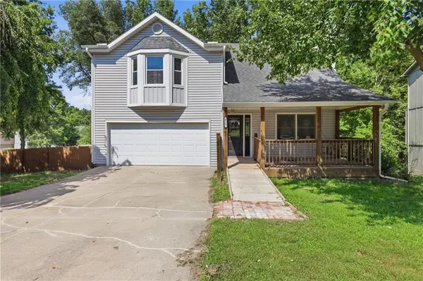 8517 NW 81st TER, Kansas City, MO 64152