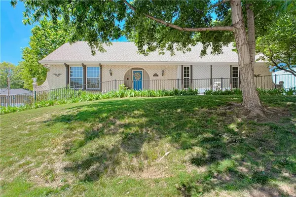 7600 N Park AVE, Gladstone, MO 64118