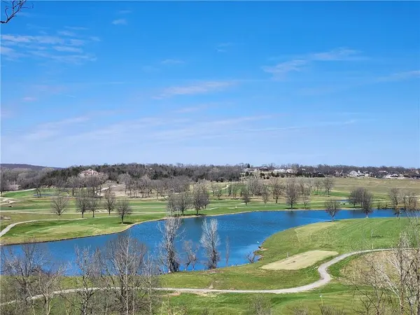 29 N Lakeside CIR, Linn Valley, KS 66040
