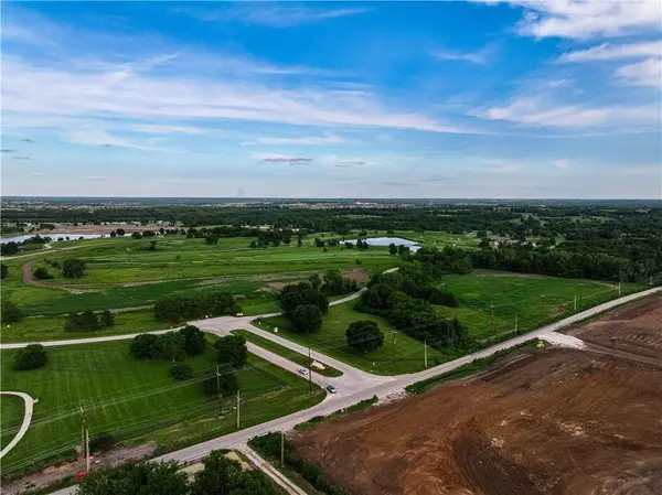 15219 W 161st TER, Olathe, KS 66062