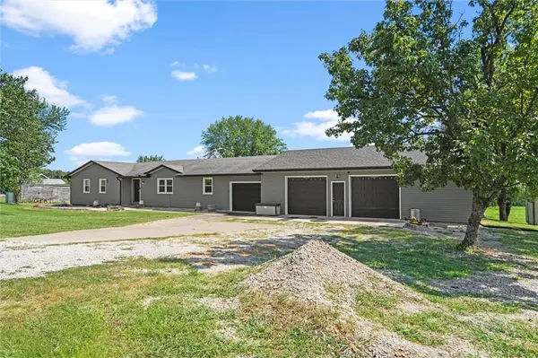 17739 Eisenhower RD, Leavenworth, KS 66048