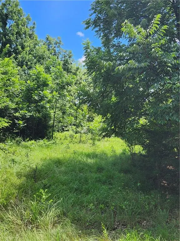 26 N Lakeview CIR, Linn Valley, KS 66040