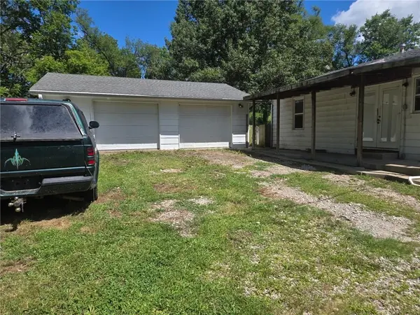 527 N 141st ST, Bonner Springs, KS 66012
