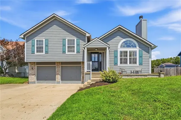 911 Wildwood DR, Pleasant Hill, MO 64080