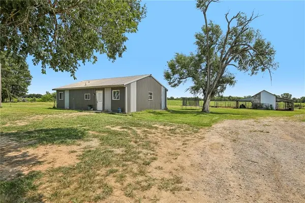 4452 Dd HWY, Urich, MO 64788