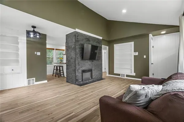 1400 E 76th TER, Kansas City, MO 64131