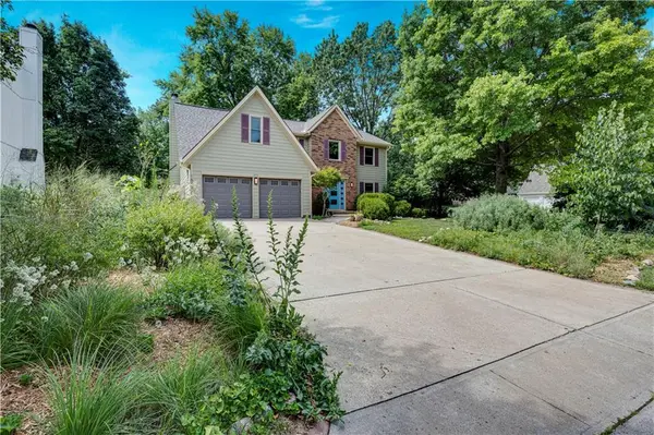 15331 W 84th TER, Lenexa, KS 66219