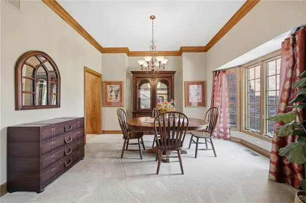 4402 NW Bittersweet LN, Blue Springs, MO 64015