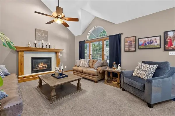 108 NE Gaslight LN, Blue Springs, MO 64014