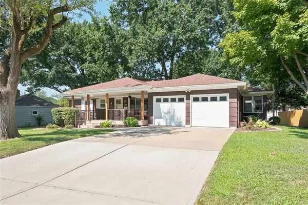 805 S Brentwood ST, Olathe, KS 66061