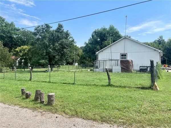 323 N Wall ST, Blairstown, MO 64726
