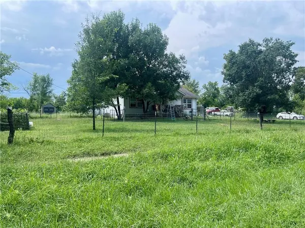323 N Wall ST, Blairstown, MO 64726