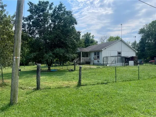 323 N Wall ST, Blairstown, MO 64726