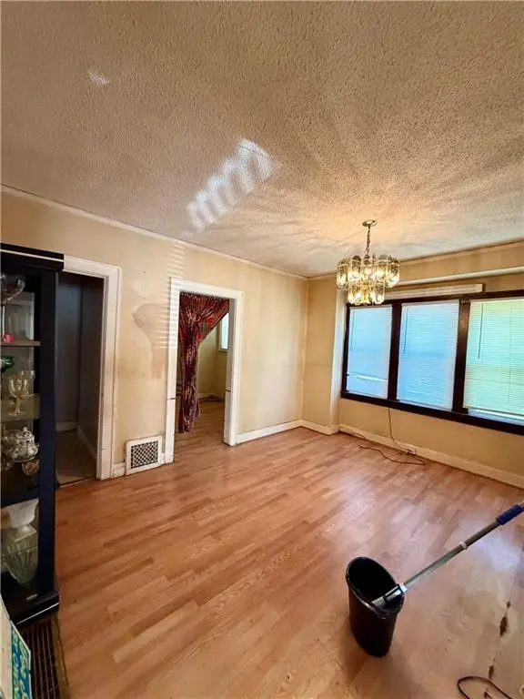 819 Monroe AVE, Kansas City, MO 64124