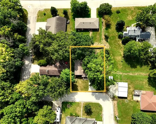 1424 Dowell DR, Chillicothe, MO 64601