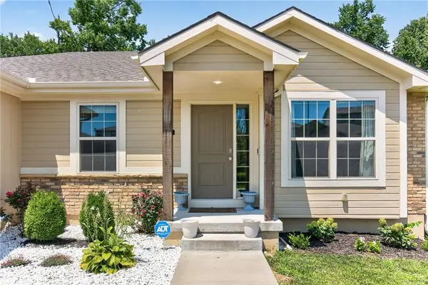1308 NW Hilltop LN, Grain Valley, MO 64029
