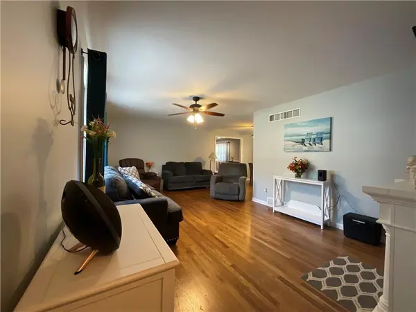 7515 High DR, Pleasant Valley, MO 64068