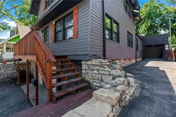 5820 Prospect AVE, Kansas City, MO 64130