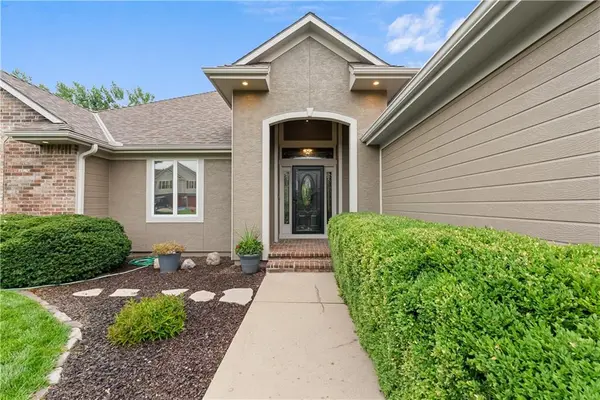 1202 NW Burr Oak LN, Grain Valley, MO 64029