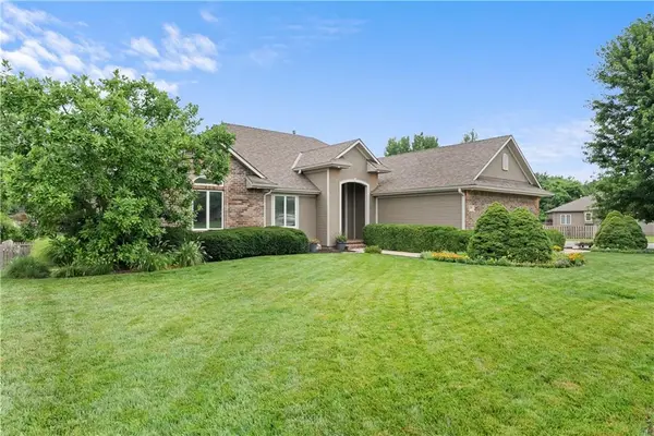 1202 NW Burr Oak LN, Grain Valley, MO 64029